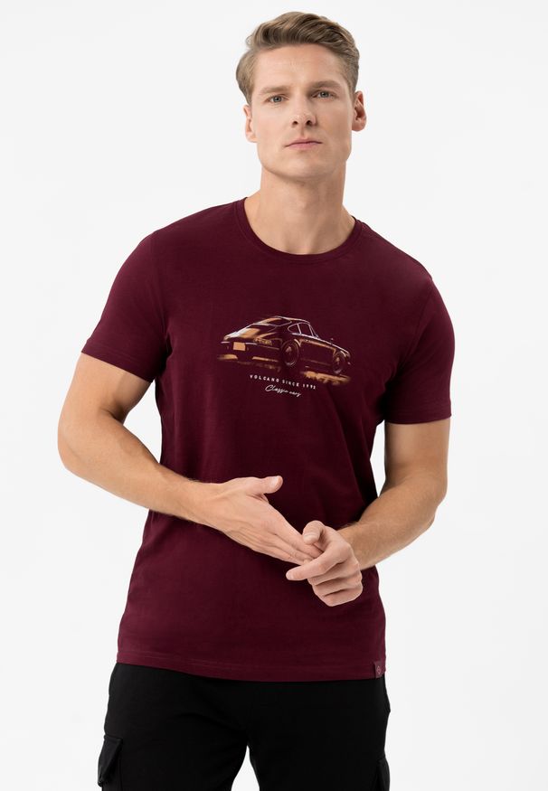 Volcano - T-shirt z nadrukiem T-SINGER. Okazja: na co dzień. Materiał: bawełna, jeans, materiał. Długość rękawa: krótki rękaw. Długość: krótkie. Wzór: nadruk. Styl: casual, klasyczny