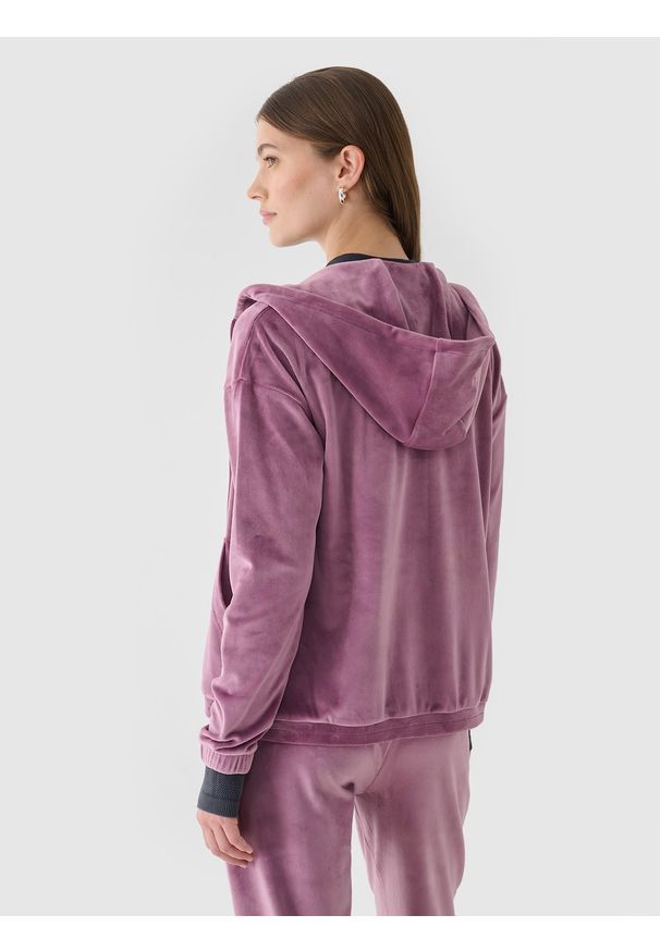 4f - 4F Bluza dresowa z weluru rozpinana z kapturem damska - różowa M. Okazja: na co dzień. Typ kołnierza: kaptur. Kolor: różowy. Materiał: dresówka, welur. Wzór: gładki, jednolity, ze splotem. Styl: sportowy, casual