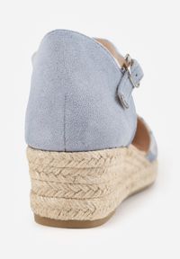 Renee - Niebieskie Sandały Basare. Nosek buta: okrągły. Zapięcie: sprzączka. Kolor: niebieski. Materiał: materiał. Wzór: kwiaty. Obcas: na koturnie. Wysokość obcasa: średni #4