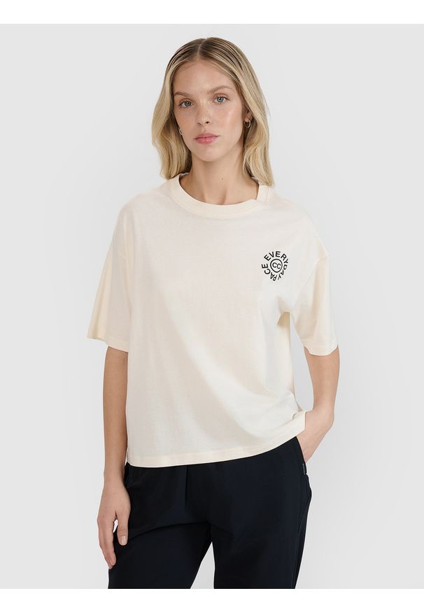 4f - 4F T-shirt oversize z nadrukiem damski - biały M. Okazja: na co dzień. Kolor: biały. Materiał: dzianina, bawełna, jersey. Długość rękawa: krótki rękaw. Długość: krótkie. Wzór: nadruk. Styl: klasyczny, sportowy, casual