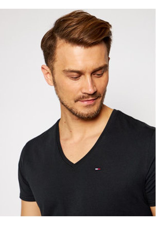 Tommy Jeans T-Shirt DM0DM04410 Czarny Regular Fit. Kolor: czarny. Materiał: bawełna