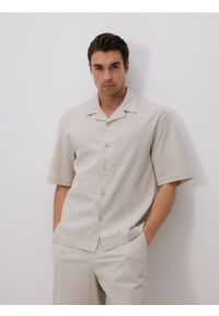 Reserved - Bawełniana koszula comfort fit - beżowy. Kolor: beżowy. Materiał: bawełna