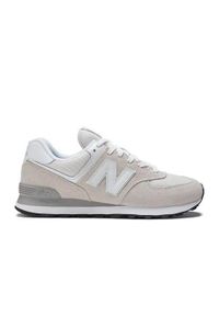 Buty do chodzenia męskie New Balance 574. Zapięcie: sznurówki. Kolor: biały, wielokolorowy, czarny, szary. Materiał: guma, tkanina, zamsz, materiał, syntetyk. Szerokość cholewki: normalna. Model: New Balance 574. Sport: turystyka piesza