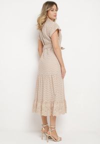 Born2be - Beżowa Sukienka Bawełniana z Ażurowym Wzorem i Wiązanym Paskiem Kelilena. Okazja: na co dzień. Kolor: beżowy. Materiał: bawełna. Długość rękawa: krótki rękaw. Wzór: ażurowy. Typ sukienki: rozkloszowane. Styl: casual, retro, elegancki #2