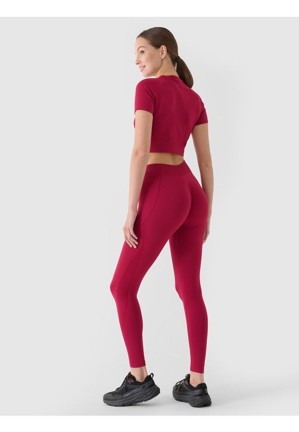 4f - 4F Crop top treningowy slim szybkoschnący damski - czerwony XS/S. Kolor: czerwony. Materiał: włókno, dzianina, materiał, syntetyk. Długość rękawa: raglanowy rękaw. Wzór: gładki, ze splotem. Sport: fitness