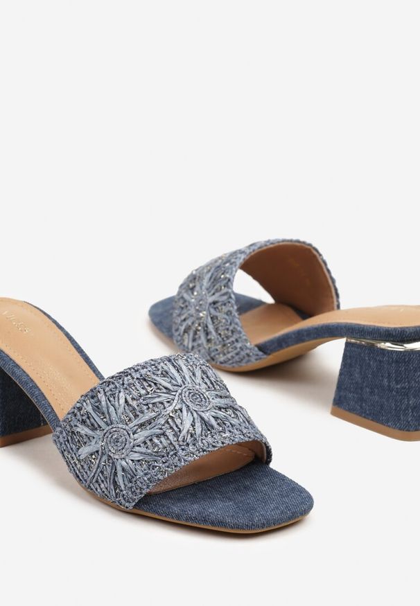 Renee - Niebieskie Klapki Vices na Słupkowym Obcasie Zdobione Metalicznym Haftem Jorivae. Okazja: na co dzień, na spacer. Kolor: niebieski. Materiał: jeans. Wzór: aplikacja, haft. Obcas: na obcasie. Styl: elegancki, casual. Wysokość obcasa: średni