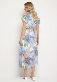 Born2be - Jasnoniebieska Sukienka o Rozkloszowanym Kroju z Wiązaniem przy Dekolcie i Paskiem Sorilina. Okazja: na co dzień. Kolor: niebieski. Długość rękawa: krótki rękaw. Wzór: kwiaty. Styl: casual, elegancki #7