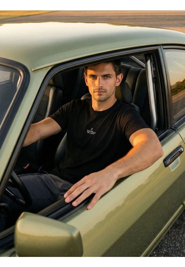 Sinsay - Bawełniana koszulka z haftem - czarny. Kolor: czarny. Materiał: bawełna. Wzór: haft