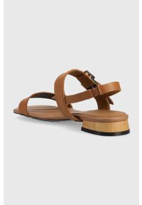 TOMMY HILFIGER - Tommy Hilfiger sandały skórzane HARDWARE FLAT SANDAL damskie kolor brązowy FW0FW07094. Kolor: brązowy. Materiał: skóra. Wzór: gładki #3