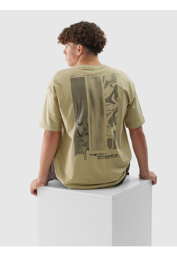 4f - 4F T-shirt oversize z nadrukiem męski - khaki S. Okazja: na co dzień. Kolor: oliwkowy, brązowy, wielokolorowy. Materiał: dzianina, bawełna, jersey. Długość rękawa: krótki rękaw. Długość: krótkie. Wzór: nadruk. Styl: klasyczny, sportowy, casual