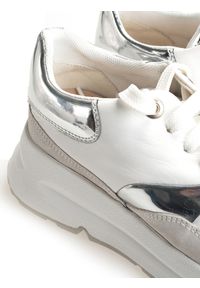 Geox Sneakersy "Backsie" | D02FLC085BN | Backsie | Kobieta | Biały, Srebrny. Nosek buta: okrągły. Kolor: biały, wielokolorowy, srebrny. Materiał: skóra ekologiczna. Obcas: na platformie