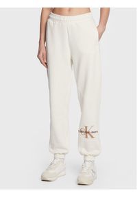 Calvin Klein Jeans Spodnie dresowe J20J220265 Écru Relaxed Fit. Materiał: dresówka, bawełna, syntetyk