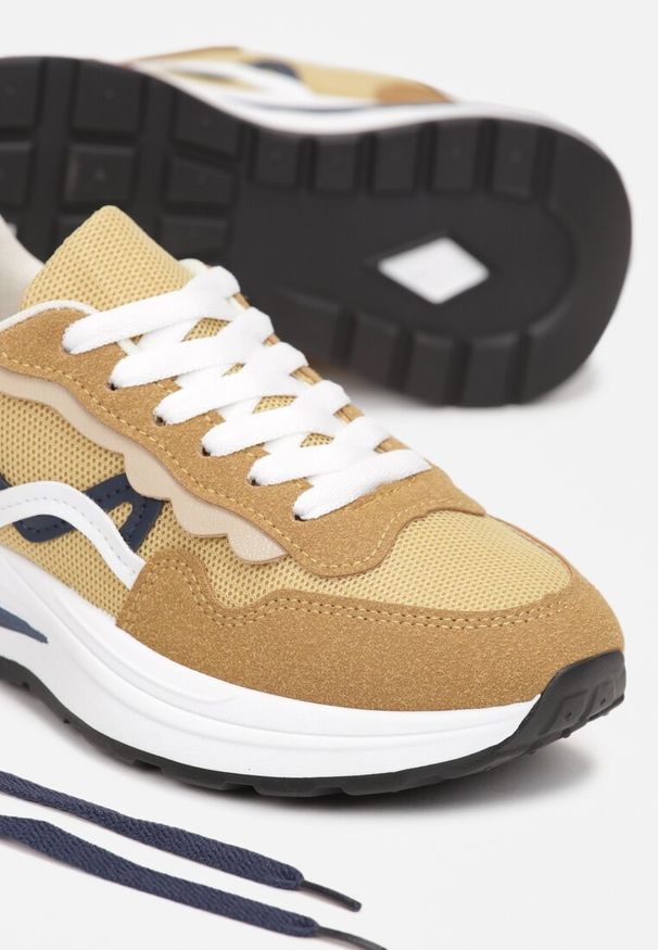 Born2be - Ciemnobeżowe Sznurowane Sneakersy na Grubej Podeszwie z Przeszyciami Hanoa. Okazja: na co dzień. Kolor: beżowy