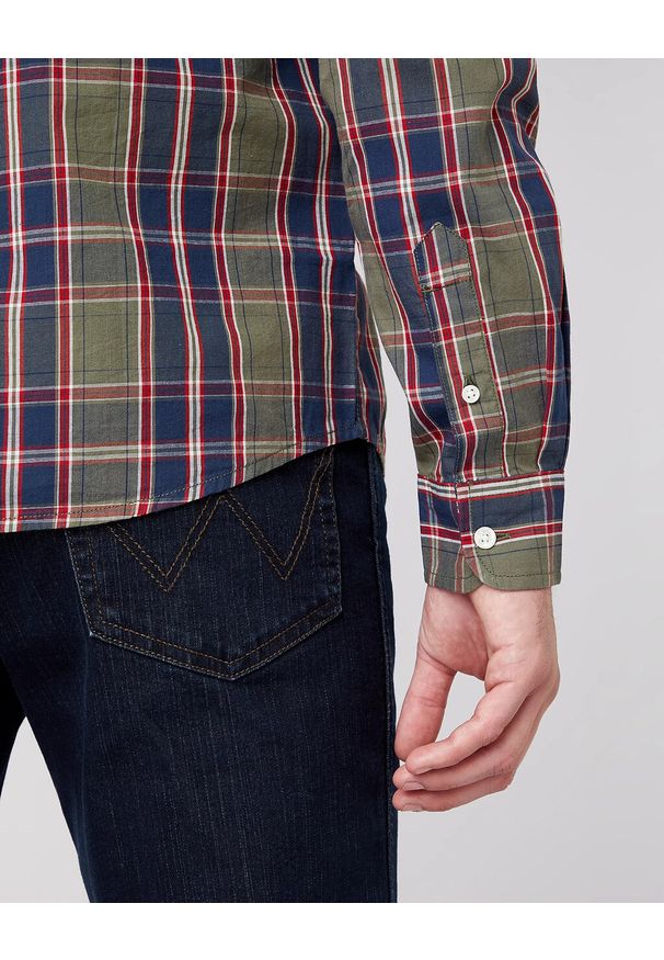 Wrangler - MĘSKA KOSZULA MATERIAŁOWA WRANGLER LS 1PKT SHIRT DUSTY OLIVE W5A14MX45 112141415. Materiał: materiał