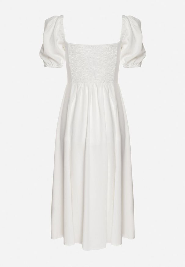 Born2be - Biała Sukienka w Rustykalnym Stylu z Wiązaniem przy Dekolcie i Rozcięciem Idanillea. Okazja: na spacer, na co dzień. Typ kołnierza: dekolt kwadratowy. Kolor: biały. Typ sukienki: rozkloszowane. Styl: casual