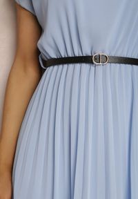 Renee - Niebieska Sukienka z Paskiem Mellaris. Kolor: niebieski. Materiał: skóra. Sezon: lato. Styl: wizytowy. Długość: midi #5