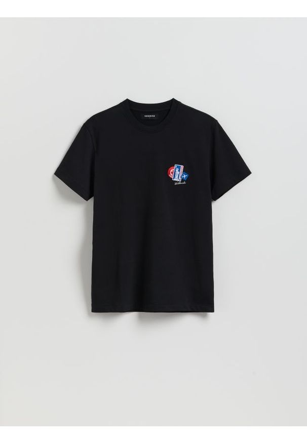 Reserved - T-shirt regular z haftem - czarny. Kolor: czarny. Materiał: dzianina, bawełna. Wzór: haft