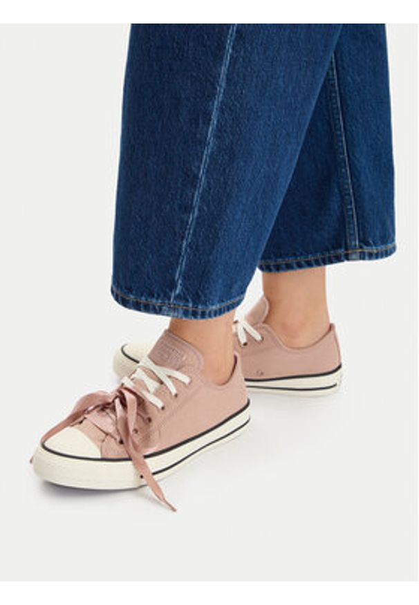 Converse Trampki A18911C Różowy. Kolor: różowy. Materiał: materiał