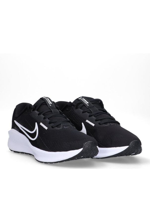 Buty do biegania męskie Nike Downshifter 13. Kolor: czarny, biały, wielokolorowy. Model: Nike Downshifter. Sport: bieganie
