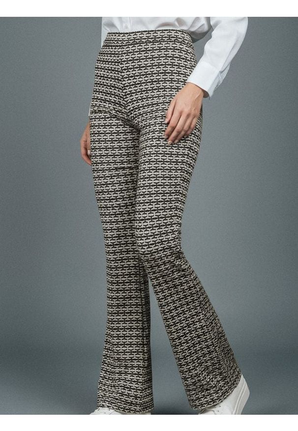 Sinsay - Wzorzyste spodnie flare - wielobarwny