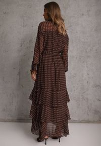 Renee - Brązowa Sukienka o Koszulowym Kroju z Przedłużonym Tyłem i Falbanami Savarinna. Kolor: brązowy. Materiał: poliester. Typ sukienki: koszulowe #4