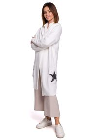 BE Knit - Długi sweter kardigan z kapturem i dużymi kieszeniami biały. Typ kołnierza: kaptur. Kolor: biały. Materiał: akryl. Długość: długie. Styl: sportowy #2
