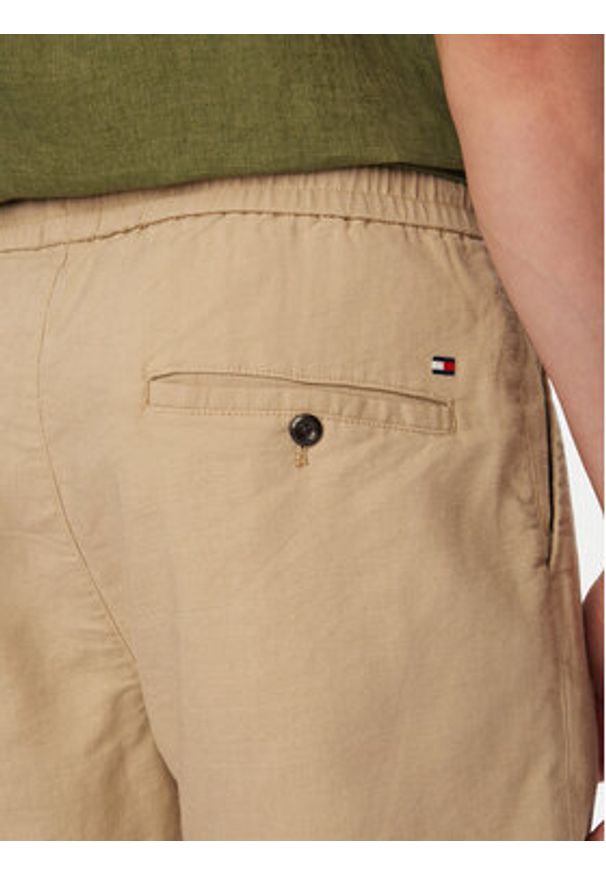 TOMMY HILFIGER - Tommy Hilfiger Szorty materiałowe Dover MW0MW44353 Khaki Regular Fit. Kolor: brązowy. Materiał: len