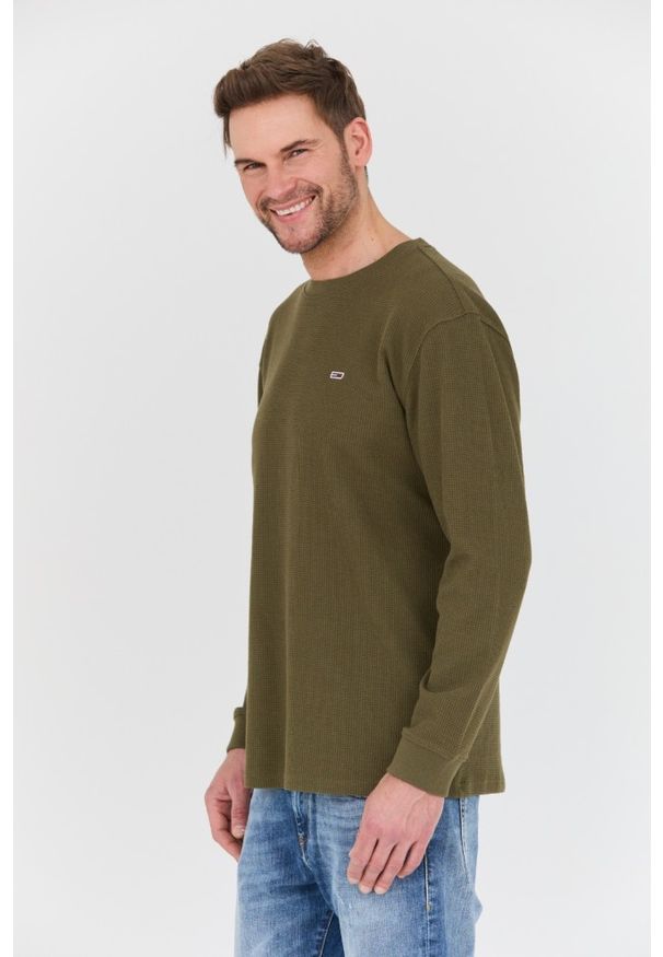 Tommy Jeans - TOMMY JEANS Oliwkowy sweter. Kolor: zielony