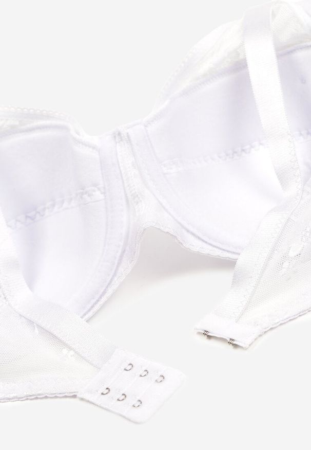 Born2be - Biały Koronkowy Biustonosz z Regulowanymi Ramiączkami Zapinany na Haftki Missaela. Kolor: biały. Materiał: koronka