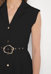 Born2be - Czarna Sukienka Koszulowa Ozdobiona Paskiem Devikka. Okazja: na co dzień. Kolor: czarny. Materiał: skóra. Wzór: aplikacja. Typ sukienki: koszulowe. Styl: casual, elegancki, klasyczny #7