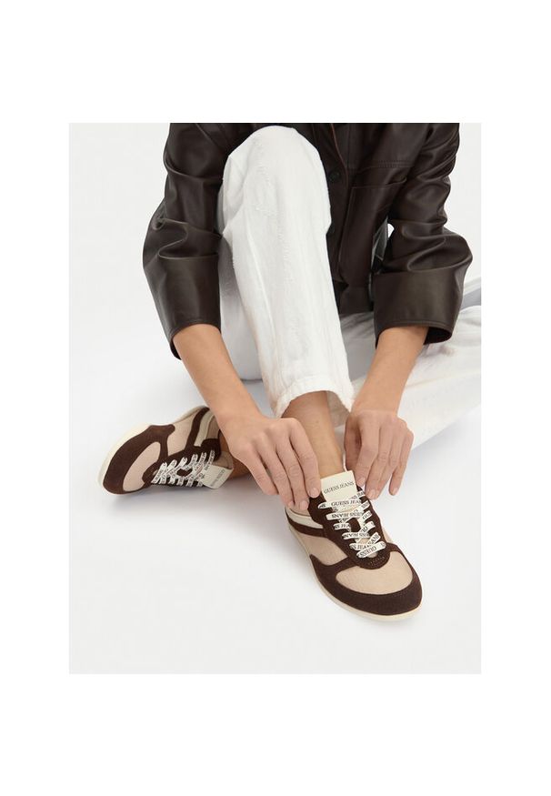 Sneakersy Guess Jeans. Kolor: brązowy