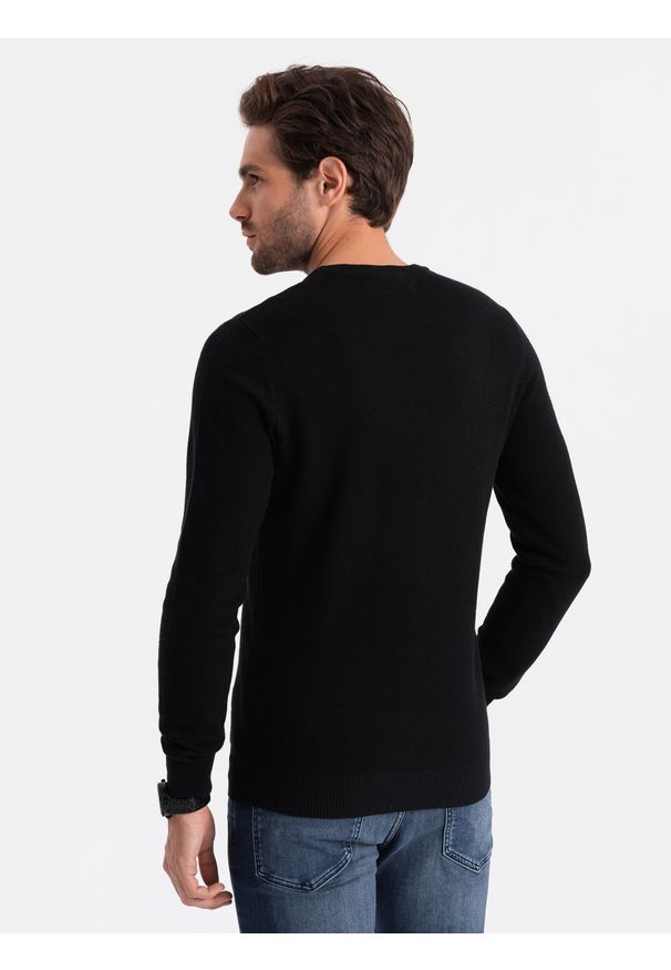 Ombre Clothing - Sweter męski z teksturą i półokrągłym dekoltem - czarny V4 OM-SWSW-0104 - M. Kolor: czarny. Materiał: bawełna, akryl. Długość rękawa: długi rękaw. Długość: długie. Wzór: aplikacja