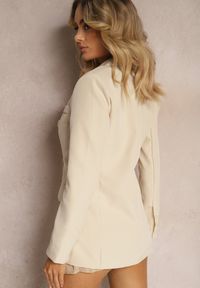 Renee - Jasnobeżowa Dwurzędowa Marynarka z Ozdobnymi Klapami Elizabeto. Kolor: beżowy. Materiał: jeans. Długość: krótkie. Styl: elegancki #5