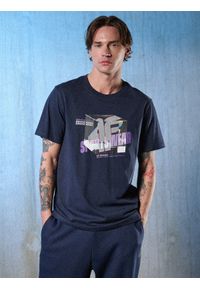 4f - 4F T-shirt regular z nadrukiem męski - granatowy XL. Okazja: na co dzień. Kolor: niebieski. Materiał: dzianina, bawełna, materiał. Wzór: nadruk. Styl: casual #1