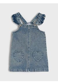Sinsay - Sukienka jeansowa na ramiączkach z kieszeniami w kształcie serca - niebieski. Kolor: niebieski. Materiał: jeans