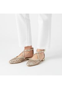 Hot Potatoes by Gioseppo - Czółenka damskie Gioseppo, płaska podeszwa pleciona struktura pasek w kształcie litery T regulowane zapięcie stabilne dopasowanie lekka forma subteln. Zapięcie: pasek. Kolor: srebrny. Wzór: ażurowy. Sezon: lato. Obcas: na płaskiej podeszwie. Styl: elegancki #1