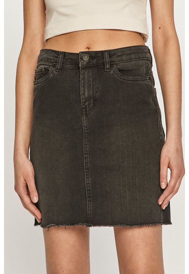 Vero Moda - Spódnica jeansowa. Okazja: na co dzień. Stan: podwyższony. Kolor: czarny. Materiał: jeans. Styl: casual