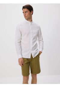 Reserved - Koszula slim fit ze stójką - biały. Typ kołnierza: kołnierzyk stójkowy. Kolor: biały. Materiał: bawełna, tkanina