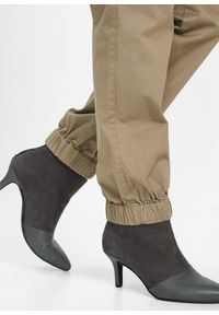 bonprix - Spodnie bojówki z bawełny ze stretchem. Kolor: zielony. Materiał: bawełna #2