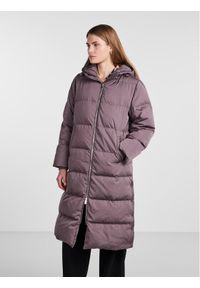 YAS Płaszcz zimowy 26023635 Fioletowy Regular Fit. Kolor: fioletowy. Materiał: syntetyk. Sezon: zima