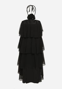 Born2be - Czarna Sukienka z Falbanami Wiązana na Szyi z Broszką Kwiatem Tinallena. Okazja: na co dzień. Kolor: czarny. Wzór: kwiaty. Styl: casual #3