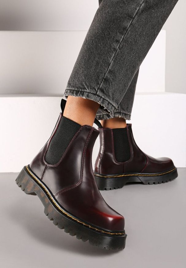 Born2be - Bordowe Klasyczne Botki na Płaskiej Podeszwie w Stylu Sztybletów Irithen. Kolor: czerwony. Materiał: jeans. Wzór: aplikacja. Obcas: na płaskiej podeszwie. Styl: klasyczny