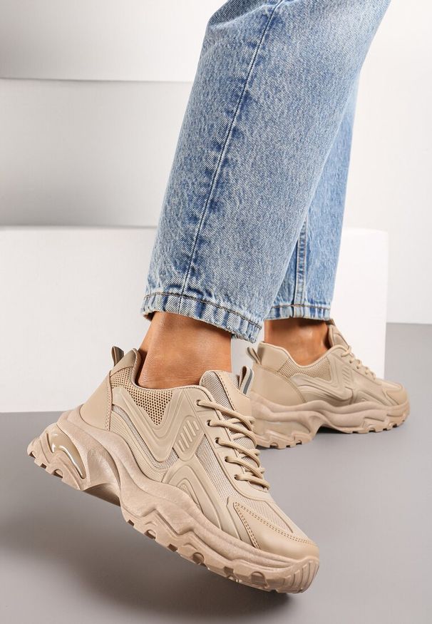 Born2be - Ciemnobeżowe Sznurowane Sneakersy na Grubej Podeszwie ze Wstawkami z Siateczki Vleni. Okazja: na co dzień. Kolor: beżowy