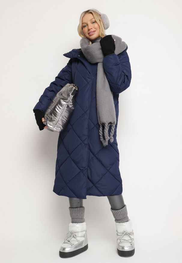 Born2be - Granatowa Kurtka Płaszcz z Geometrycznym Pikowaniem Johnatta. Kolor: niebieski. Wzór: geometria