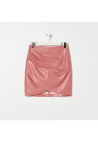 Sinsay - Spódnica mini z imitacji skóry - Różowy. Kolor: różowy. Materiał: skóra #1