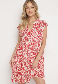 Born2be - Czerwona Bawełniana Sukienka o Kroju Oversize w Ornamentny Wzór Izelona. Okazja: na co dzień. Kolor: czerwony. Materiał: bawełna. Typ sukienki: oversize. Styl: casual, klasyczny #1
