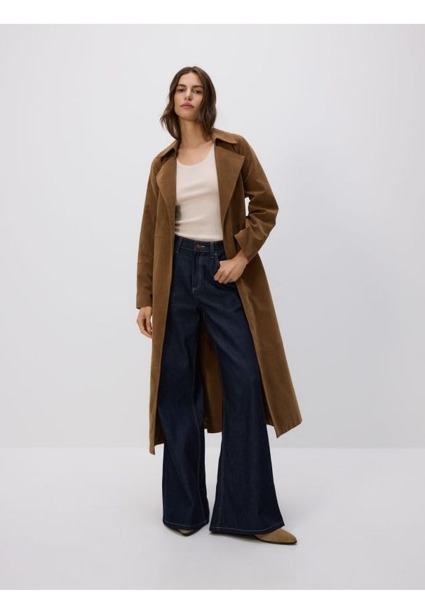 Reserved - Jeansy wide leg - granatowy. Kolor: niebieski