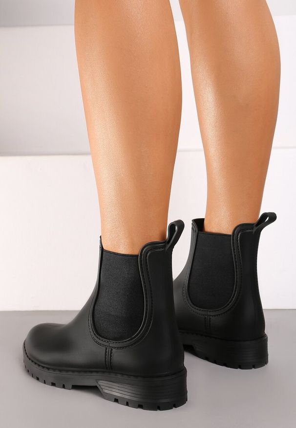 Renee - Czarne Kalosze Sztyblety na Płaskiej Podeszwie Irinndria. Kolor: czarny. Obcas: na płaskiej podeszwie