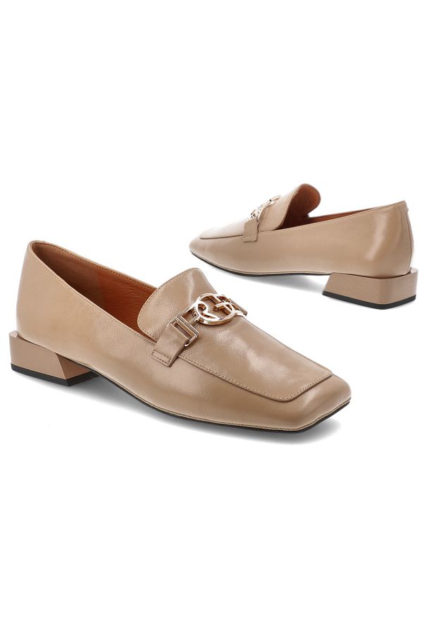 Półbuty damskie S.Barski, cholewka skóra naturalna licowa gładka fason niski kwadratowy nosek ozdobny metalowy element na podbiciu niski stabilny obc. Okazja: na co dzień, do pracy. Kolor: beżowy. Materiał: skóra. Szerokość cholewki: normalna. Wzór: gładki. Obcas: na obcasie. Styl: casual, klasyczny, elegancki. Wysokość obcasa: niski