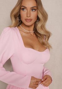 Renee - Różowa Sukienka o Rozkloszowanym Kroju z Gorsetową Górą Tillitte. Okazja: na co dzień. Typ kołnierza: dekolt gorset. Kolor: różowy. Typ sukienki: gorsetowe. Styl: casual, elegancki #4